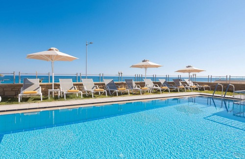 Rethymno Villa | Irida beachfront Villa for 12 next to all amenities