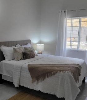 Discovery Bay House | Irie Rock Cottage - Close to the Beaches and Attractions, Spa Treatment- Discovery Bay, St Ann