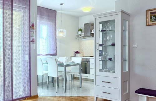 Kastela Apartment | Iris beach apartments 4