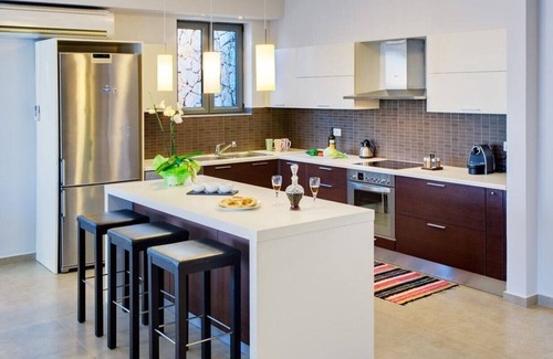 Lygia Villa | Is equipped with all cutlery and crockery for 12 people.