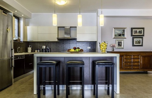 Lygia Villa | Is equipped with all cutlery and crockery for 12 people.