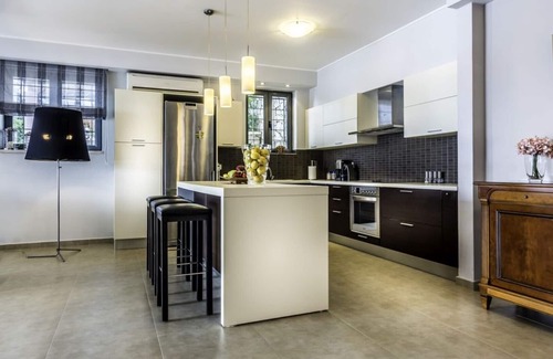 Lygia Villa | Is equipped with all cutlery and crockery for 12 people.