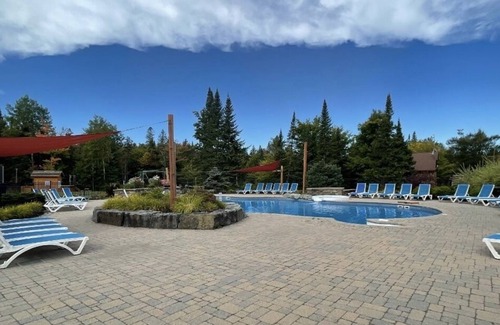 Fiddler Lake Resort Cabin | Isa-Bella, Private SPA&Sauna & Indoor/Outdoor Pools, High-speed Internet