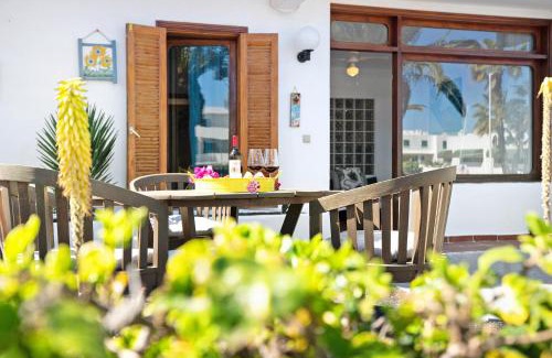 Costa Teguise Apartment | Isla and Ocean with pool and wifi