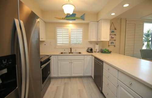 Sanibel Condo | Island Beach Club #330E is a 2/2 vacation rental on Sanibel Island!