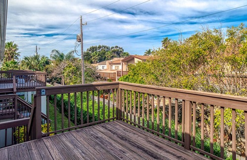 South Padre Island Condo | Island condo w/ balcony, shared pool, & hot tub - one block from the beach!