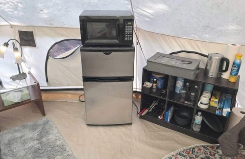Brantingham House | Island Glamping w/Boat, HotTub and Pet Friendly