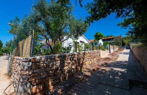Prvic Luka Villa | Island home Servantesa