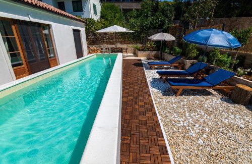 Prvic Luka Villa | Island home Servantesa