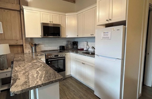 Oak Bluffs Condo | Island Inn - 2 Bedroom & 2 Bath Townhouse - 50G - Oak Bluffs, MA