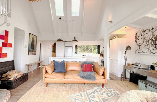 Ostend House | Island living with ocean views and modern comfort. 5min to Onetangi & Palm Beach