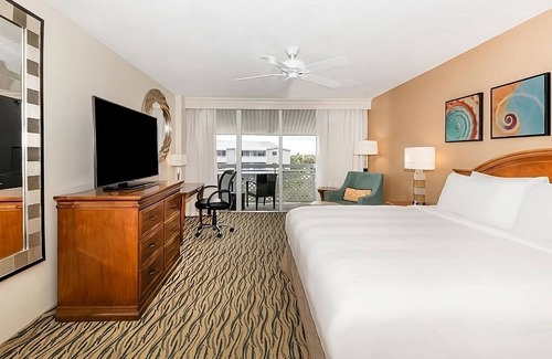 Stuart House | Island Oasis! 2 Roomy Units, Free Parking, Minutes to Bathtub Reef Beach!