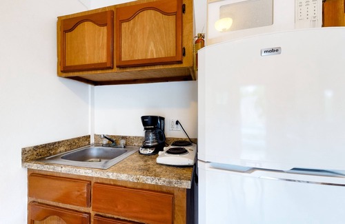 Caye Caulker House | Island Paradise Suite with WiFi, Partial AC & Pool, Rooftop Patio & BBQ Area