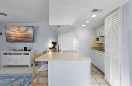 Sunset Beach Condo | Island Paradise - Beachfront Condo