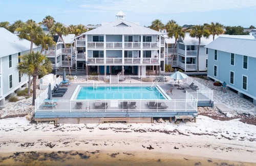 Cedar Key Condo | Island Place 102 Perfect Downtown Getaway with Pool!