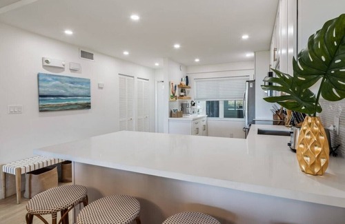 Key West Condo | Island Time | Luxury Beach Condo w/Pool & Hot Tub