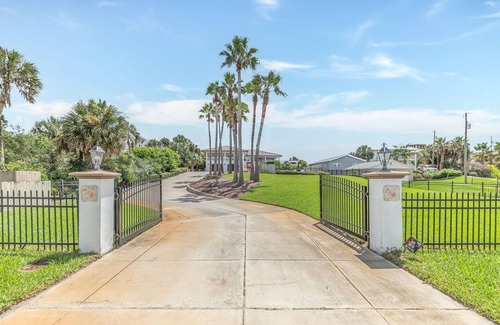 Crescent Beach Apartment | Island Time - Oceanfront Bliss