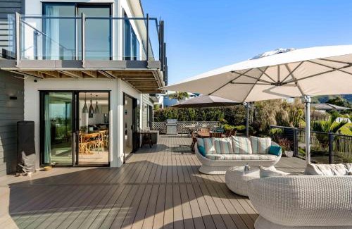 Waihi Beach House | Island Views - Waihi Beach Holiday Home