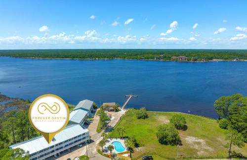 Sunnyside Apartment | Islandia 319 Waterfront With A Pool