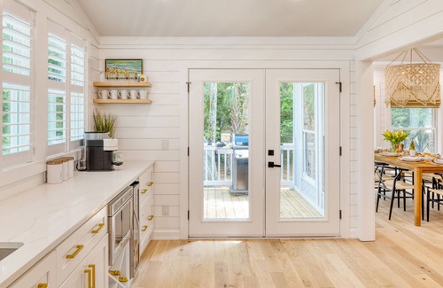 Isle of Palms House | Isle Escape by AvantStay | Walk to Beach + Deck