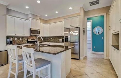 Naples House | Isles of Collier, Pickleball, Tennis, Pool, Hike