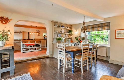 Thrapston House | Islip Mill House - Beautiful Riverside Home by Interhome