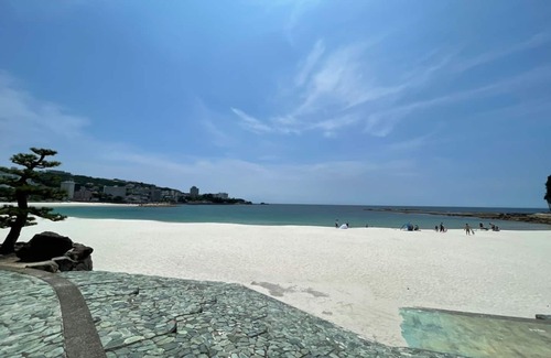Shirahama Hotel | Iso clock