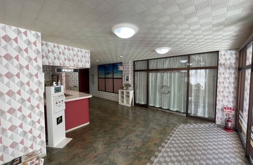 Shirahama Hotel | Iso clock