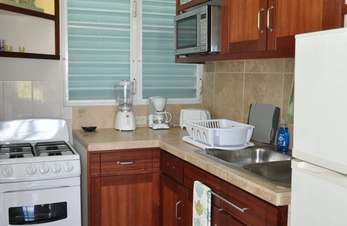 Montana Apartment | ISOLA– Private 1st floor Apt in beautiful neighborhood just min to Beaches & BQN