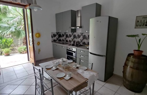 Lido Silvana Villa | Maison Lido Silvana- spacious villa with large garden, minutes from the sea