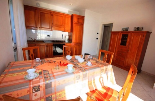 Poggi Apartment | Flat with sea view and garden | V31