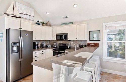 Corolla House | It's 5 O'clock Somewhere: Pool, Spa, Club Access