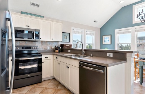 Corolla House | It's 5 O'clock Somewhere: Pool, Spa, Club Access
