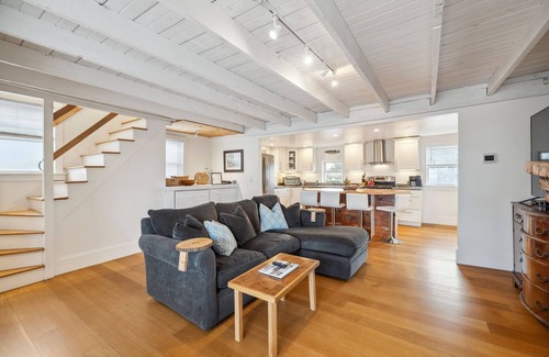 Newbury House | It's All Good | Hot Tub | Steps to Beach | Yard