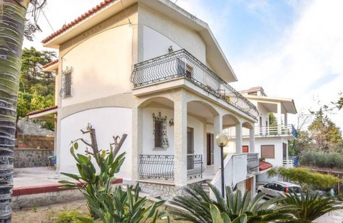 Santa Maria del Mare Torrazzo House | 4 bedroom accommodation in Stalettì