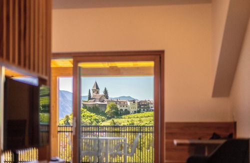 Termeno Sulla Strada del Vino Apartment | Sonnenhof apartment "Kastelaz" with panoramic terrace and saltwater pool