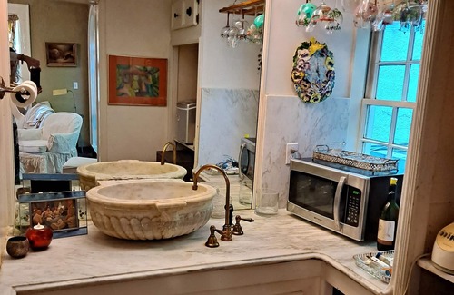Redmont Park House | Italian Villa with city view of Birmingham with hot tub and security!