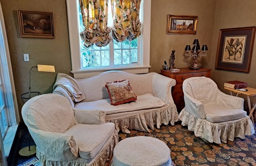 Redmont Park House | Italian Villa with city view of Birmingham with hot tub and security!