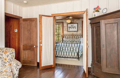 Fredericksburg Hotel | Itz Inn Back Privacy Suite | Sleeps 2 | Next to Hondo's On Main Street