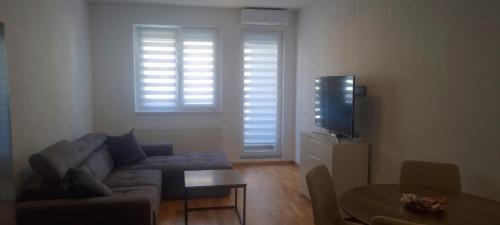 Canton 10 Apartment | Ivan