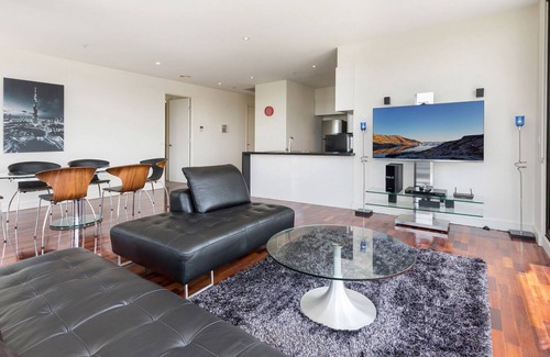 Ivanhoe Apartment | Ivanhoe Gem - Walk to Shops, Station & Great Views