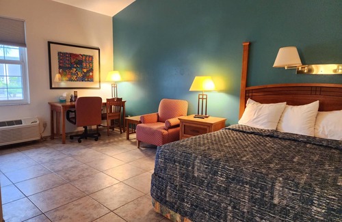 Everglades City Hotel | Ivey House Hotel - King Room