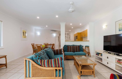 Palm Cove Apartment | Ivy at Coral Horizons A Retro Beachfront Locale