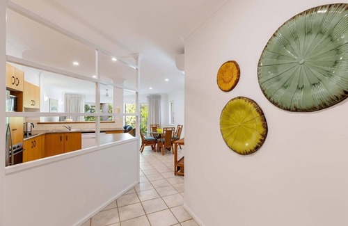 Palm Cove Apartment | Ivy at Coral Horizons A Retro Beachfront Locale