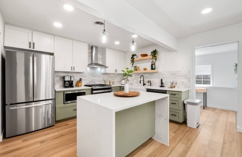 Richardson House | Ivy House/Stylish Retreat Near Dallas/4BD