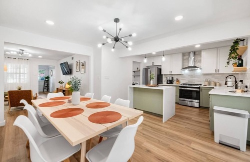 Richardson House | Ivy House/Stylish Retreat Near Dallas/4BD