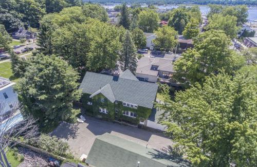 Saugatuck Cabin | Ivy Manor