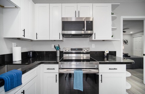 Oak Haven Apartment | ~[J] River Bank Repose Sleeps 4 Private Units~