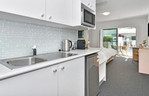 Salamander Bay Apartment | J's Resort Pacific Blue Swim Up-Studio B