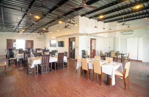 New Delhi House | J60 Suites, Ashok Vihar - Near Netaji Subhash Place Metro